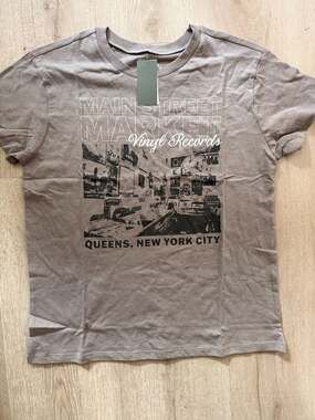 Doe Main Street Market Vinyl Records Queens, New York City Graphic T-Shirt